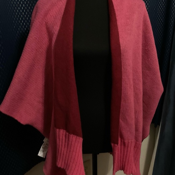 NWT On 34th Wine and Pink Reversible Sweater Shrug. Size OS - Picture 5 of 5